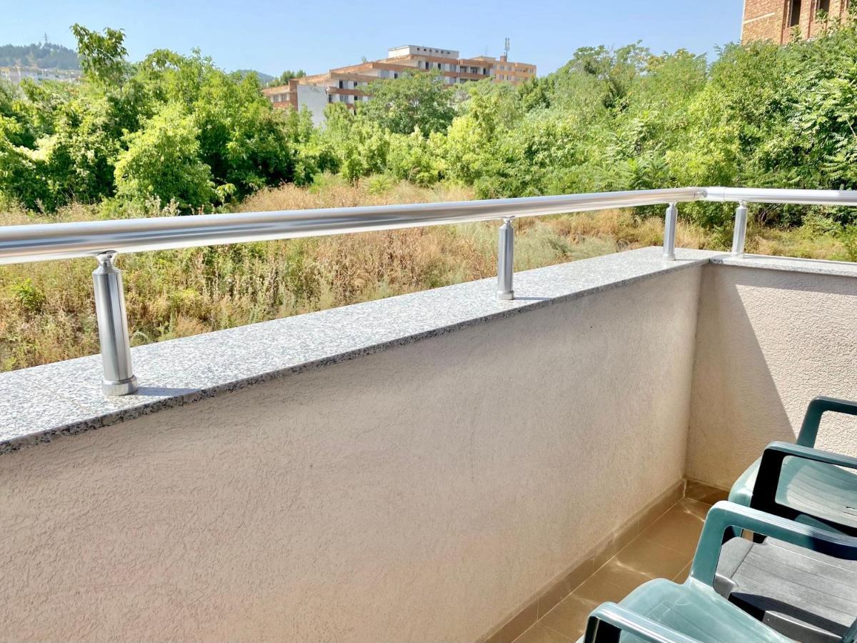 Cozy & Modern 1Br Apart For 4 Guests Next To Medical University & Free Parking Стара-Загора Экстерьер фото